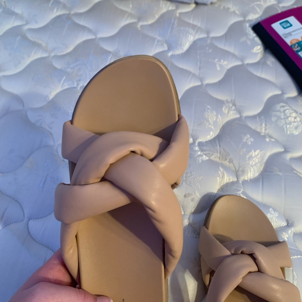 Sandles - Picture 3 of 8